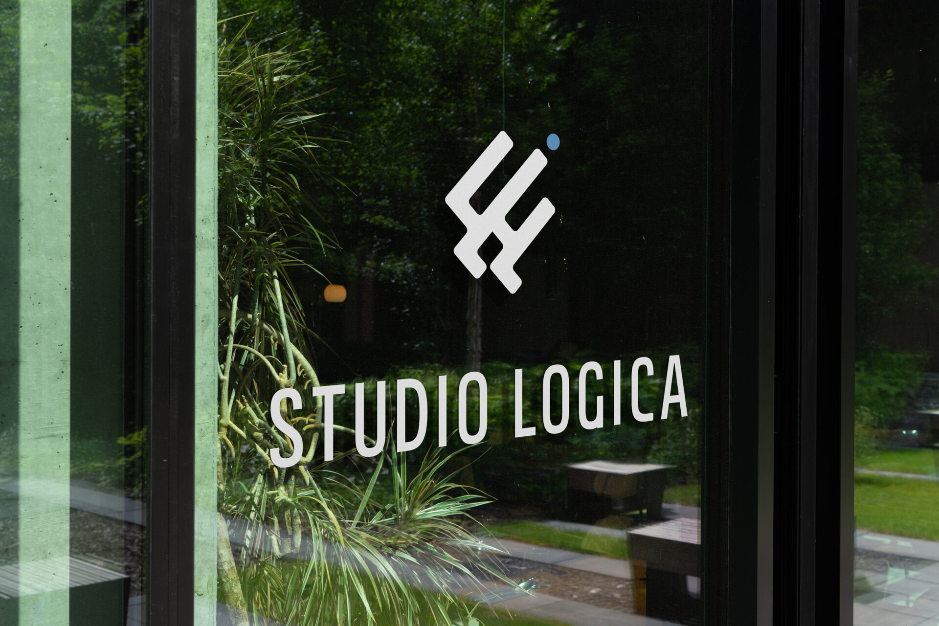 STUDIO LOGICAロゴの使用イメージ